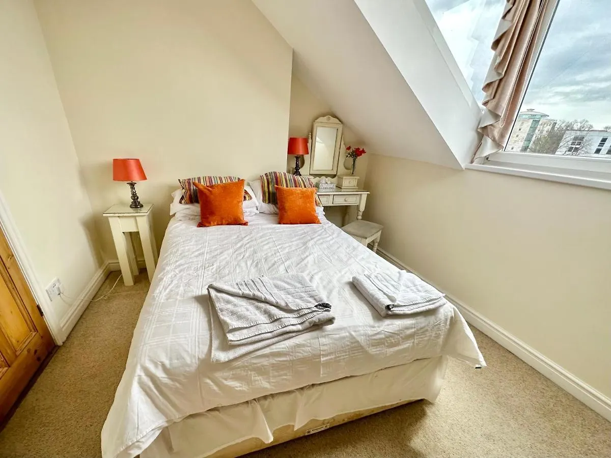 Riverside House - With Parking York 0*,  Reino Unido