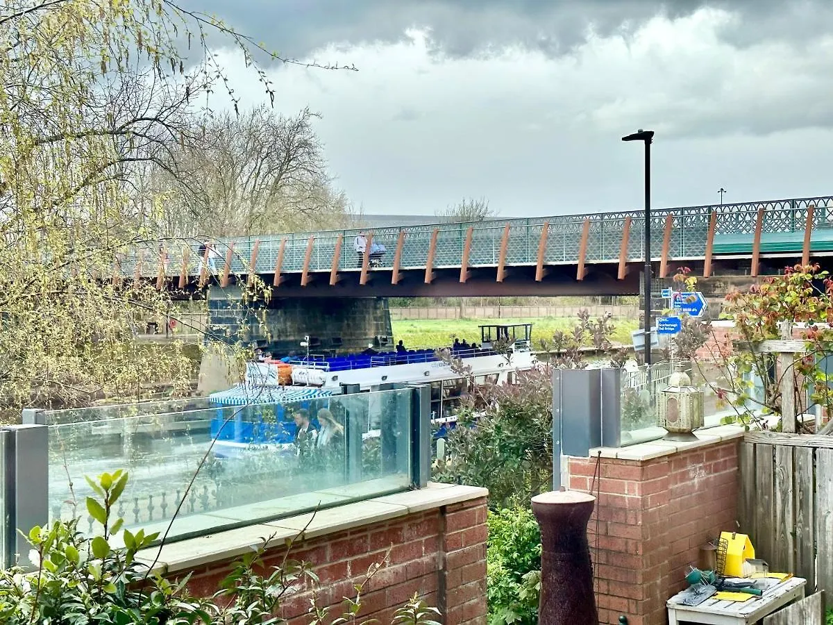 Riverside House - With Parking York 0*,  Reino Unido