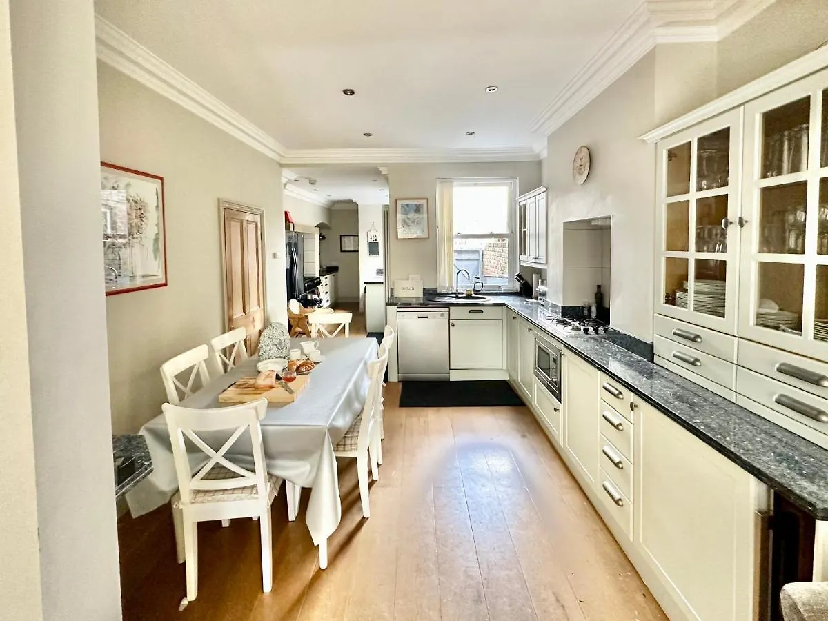 Vakantiehuis Riverside House - With Parking York