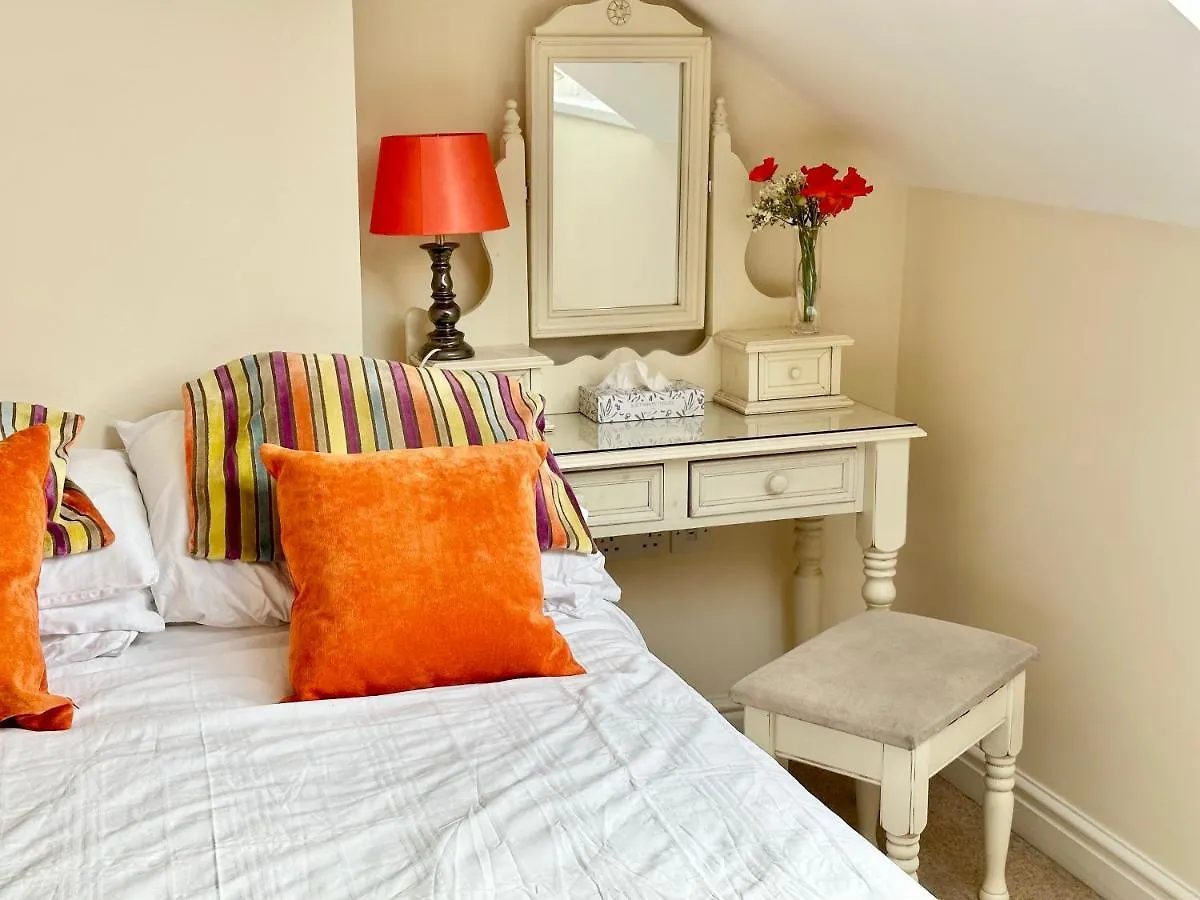 Riverside House - With Parking York Vakantiehuis